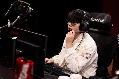 kaiyun网站-IG发布队伍赛前调试返图：新春快乐！今天比赛加油！